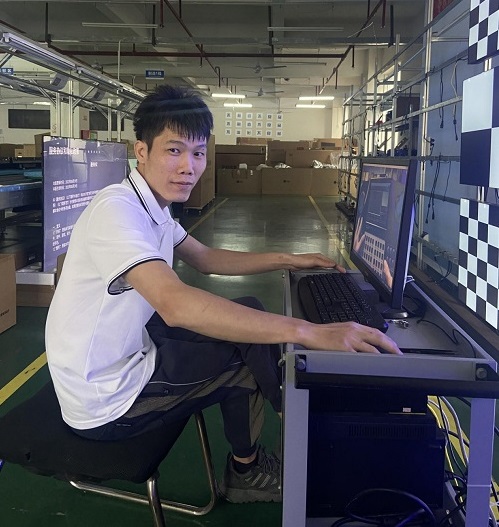LCD安装工程师刘洪亮