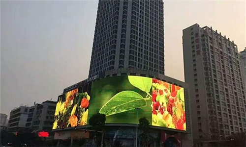 广东君临公寓旁户外P8 LED显示屏案例